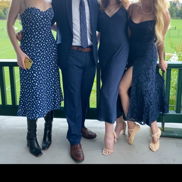 Reformation lace Juliette dress in Navy - size 0 - Picture 7 of 9